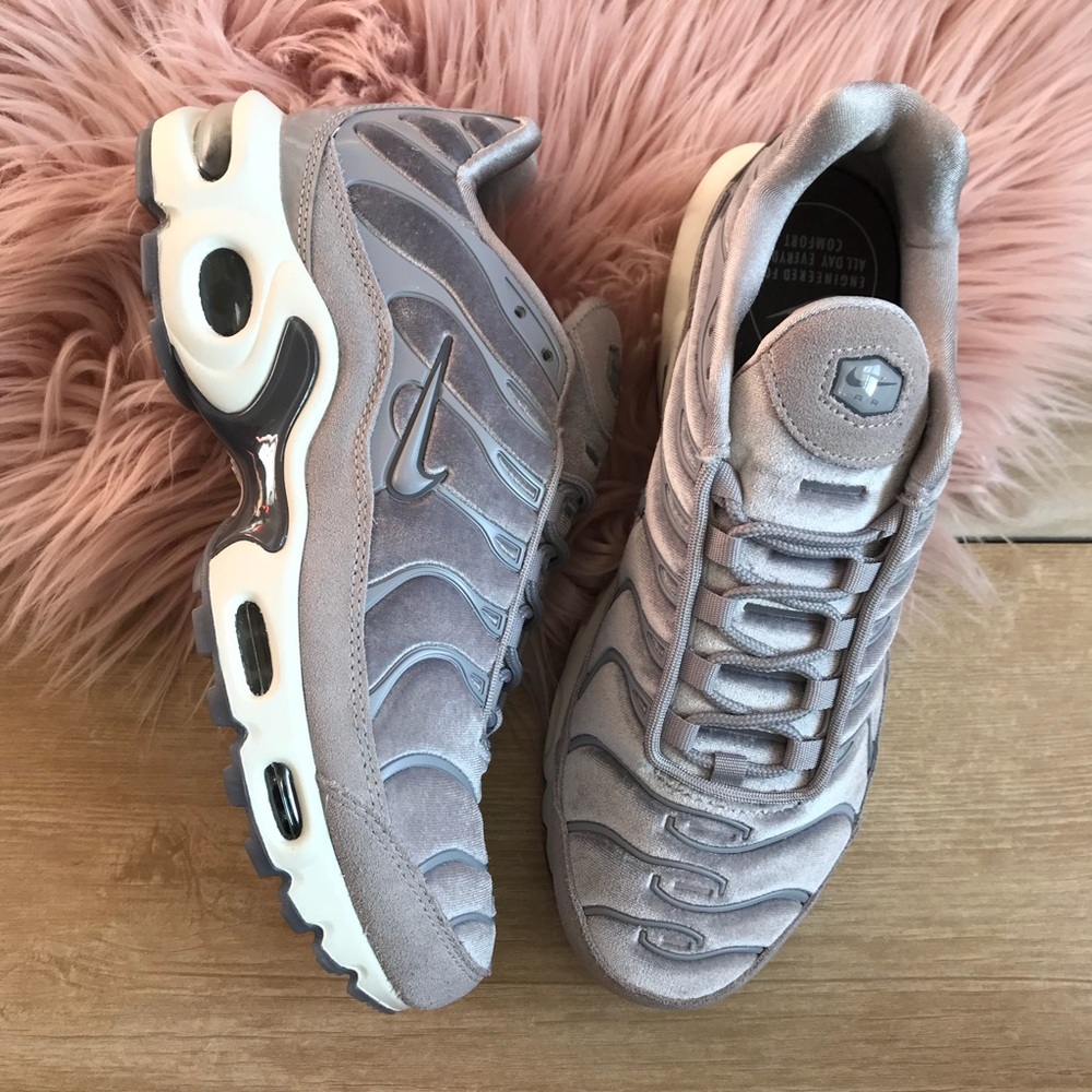 Nike Air Max Plus LX  velvet sneakers size 7.5 - Picture 7 of 8